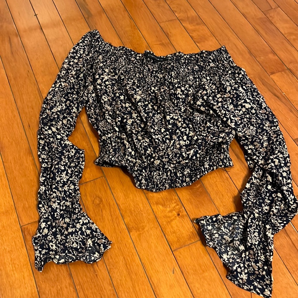 Floral off the shoulder shirt size M